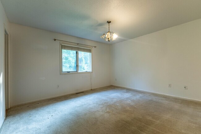 Building Photo - 4371 W Southview Dr