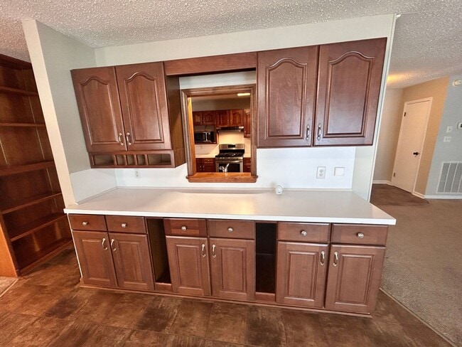 Building Photo - Enjoy Lakefront Luxury Year Round! $250 Of...