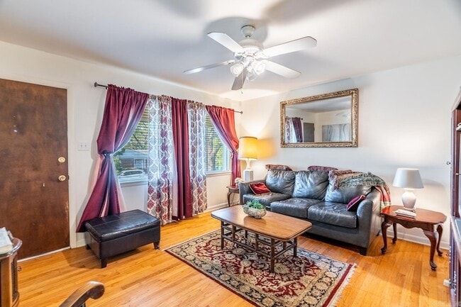 Building Photo - 9720 Brooks Ln