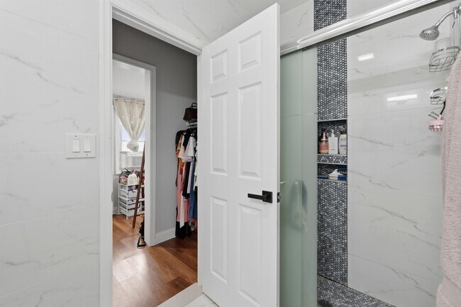 Building Photo - 17 Troy St