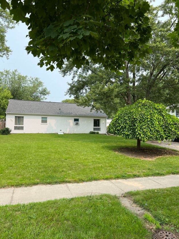 Building Photo - 1643 Haslett Rd