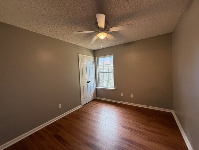 Building Photo - 309 N Belmont Ct