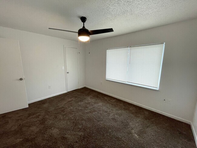 Building Photo - 2 Bed, 1.5 Bath Townhouse- The Reserve Floorplan