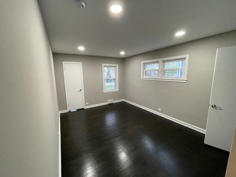 Bedroom 3 view 1 - 1550 Oakwood Ave