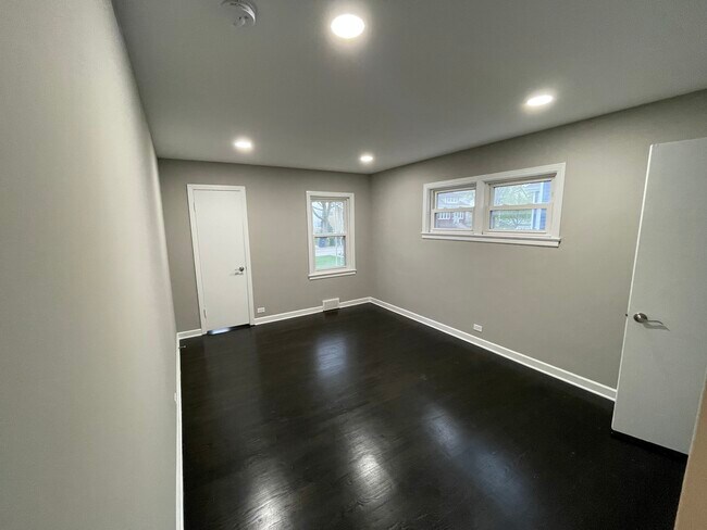 Bedroom 3 view 1 - 1550 Oakwood Ave