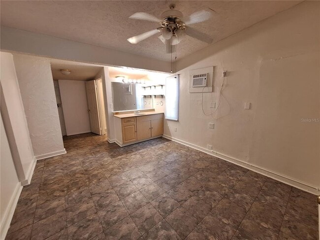 Building Photo - 21528 Kenyon Ave