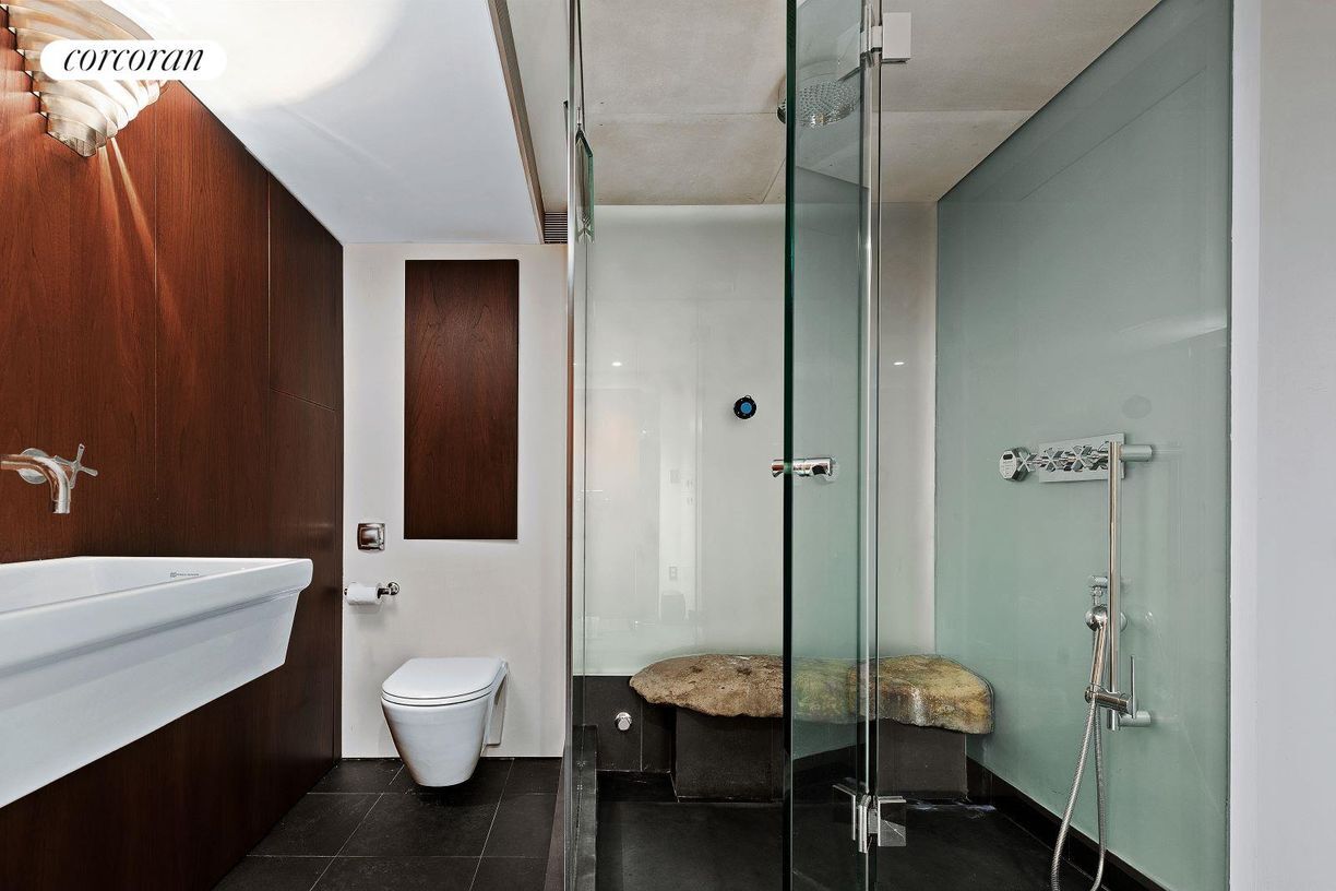 Building Photo - 29 Bethune St