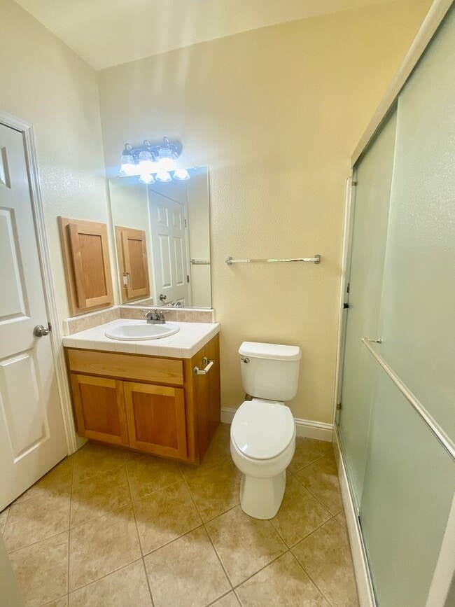 Building Photo - West Davis 5 Bedroom Home