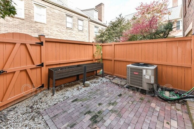 Building Photo - 1121 Portner Rd