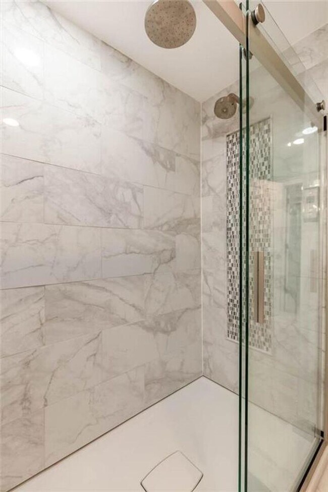 Building Photo - {5801} Spacious 2 Story Home in highly des...