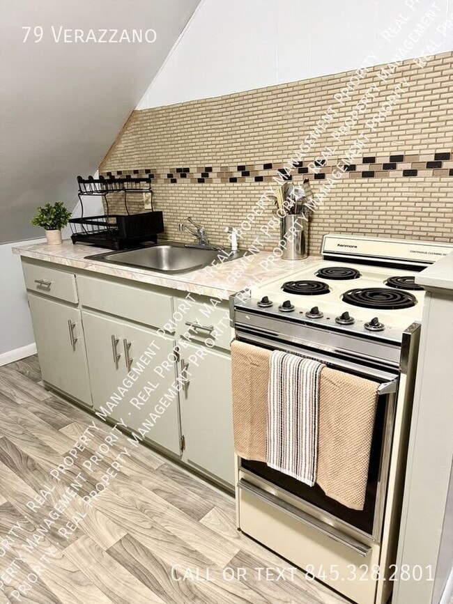 Building Photo - 79 Verazzano-