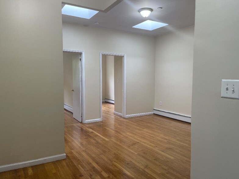 Building Photo - 130 Woodbine St