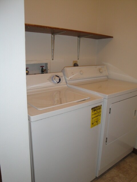 Building Photo - 3445 Kingswood Pl