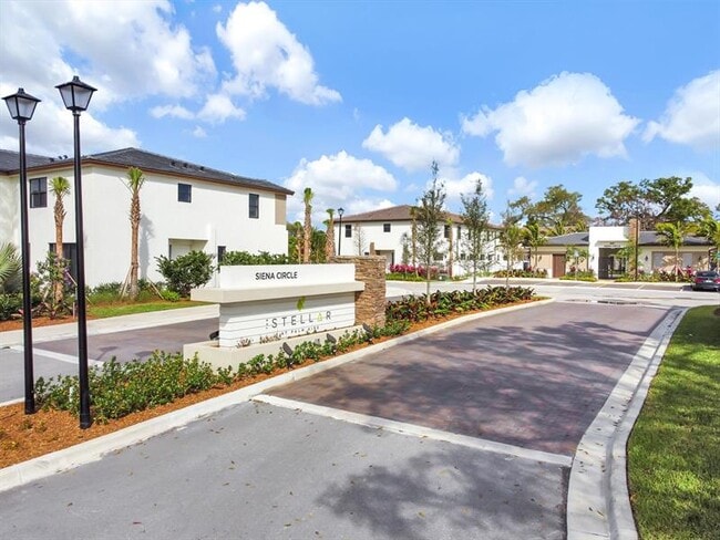 Building Photo - 702 Stellar Ct