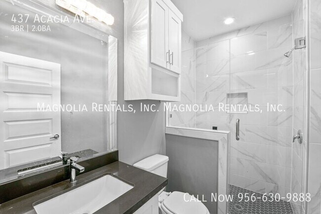 Building Photo - 437 E Acacia Ave