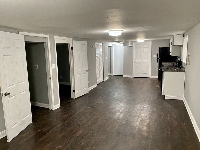 Building Photo - 5639 S Fairfield Ave