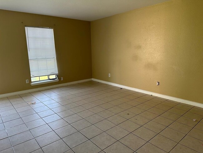 Building Photo - 300 Rice St