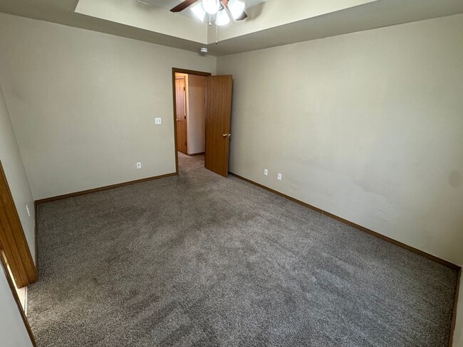 Building Photo - 2 bedroom 2 bathroom duplex with yard care...
