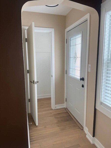 Building Photo - 5814 N Elston Ave