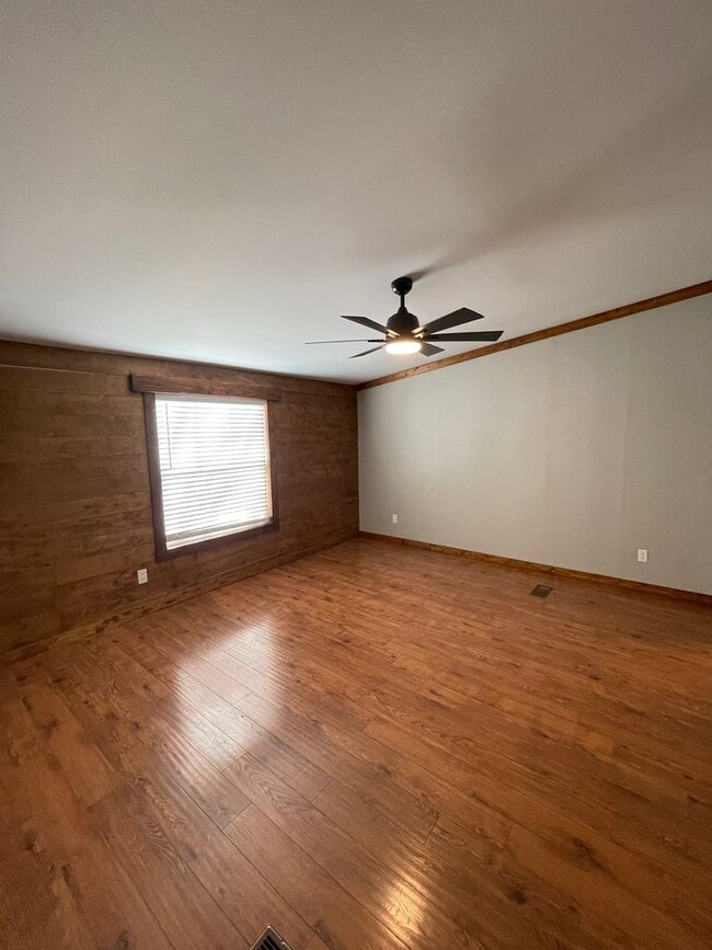 Building Photo - Country with the convenience of city locat...