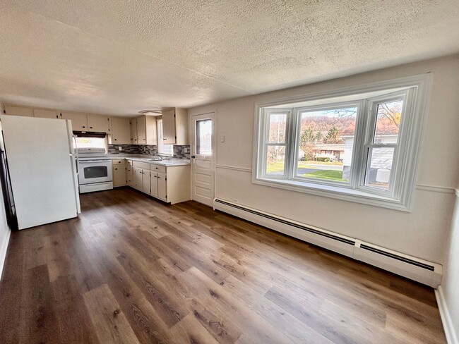 Building Photo - Charming 3 Bedroom Ephrata Home with Garage