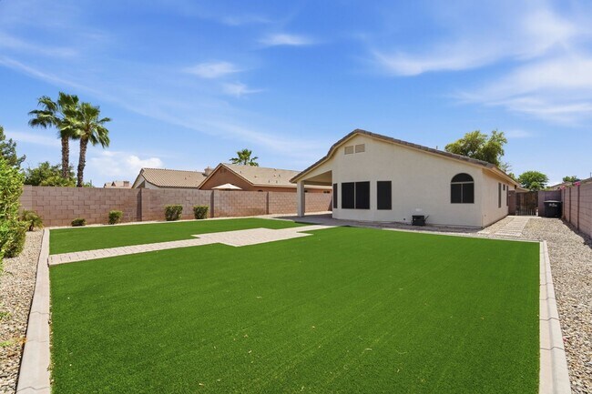 Building Photo - Welcome to this well-maintained 3-bedroom, 2-bath home in Gilbert, AZ!