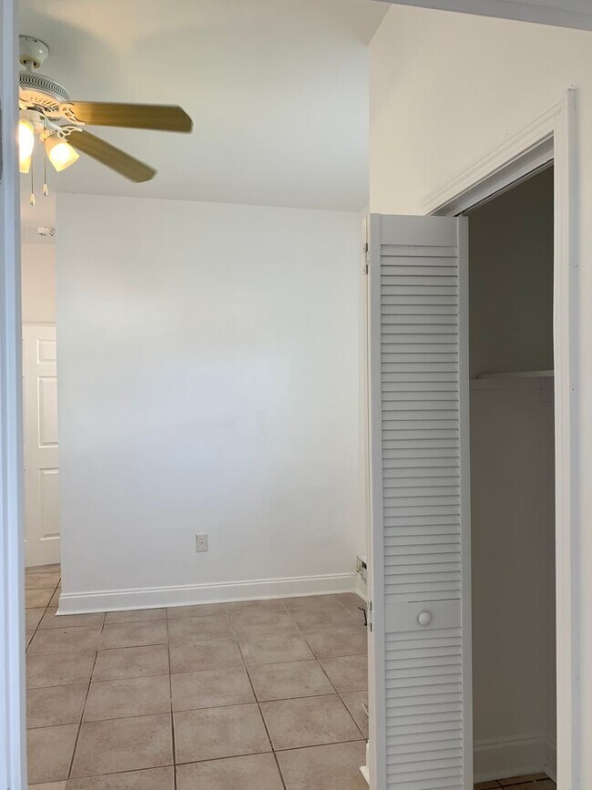 Building Photo - 8809 Colapissa St