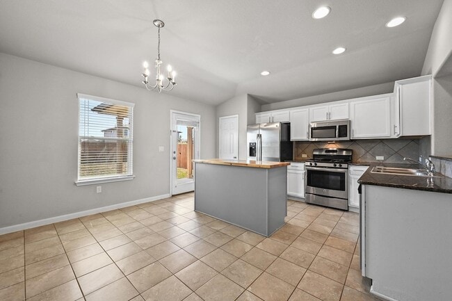Building Photo - 411 Langely