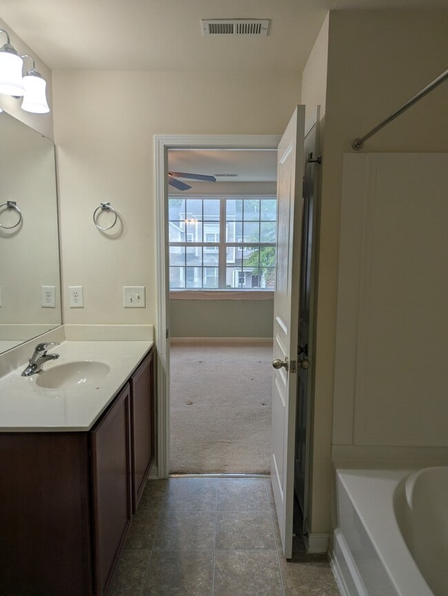 Building Photo - Charming 3-Story Townhome in Shiloh Grove