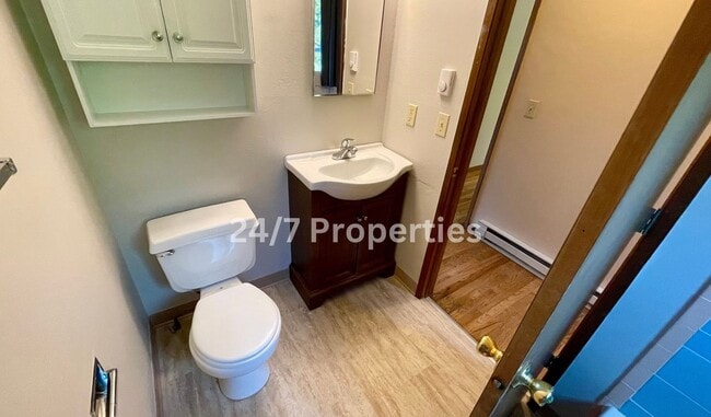 Building Photo - 1BD I 1BA Apartment - Downtown Sellwood