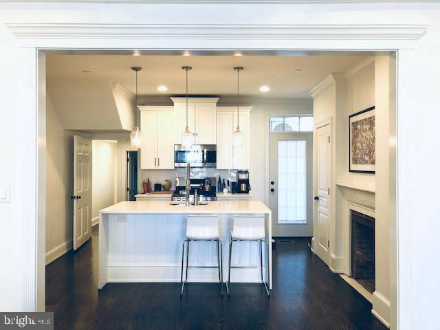 Building Photo - 8 N New St