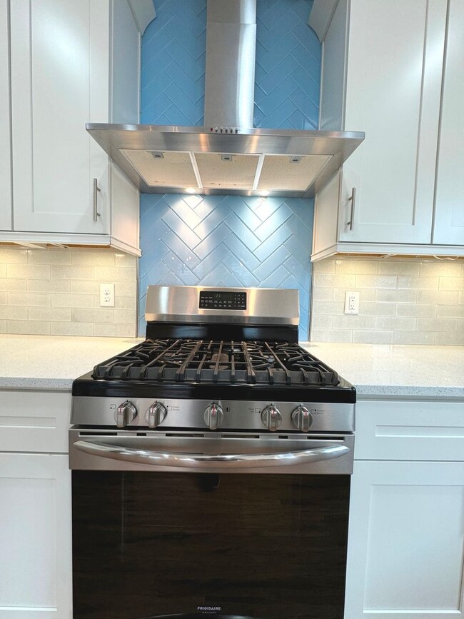 Building Photo - BEACH HOME! 4/4.5 with 3 car garage