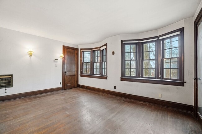 Building Photo - Private House on iuka ave Ravine – Central Campus – Newly Renovated - Flexible Pricing