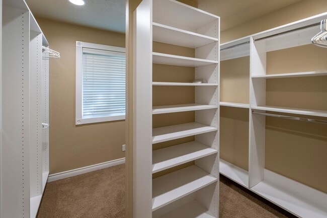 Building Photo - Large corner lot home in desirable Woodland Heights.