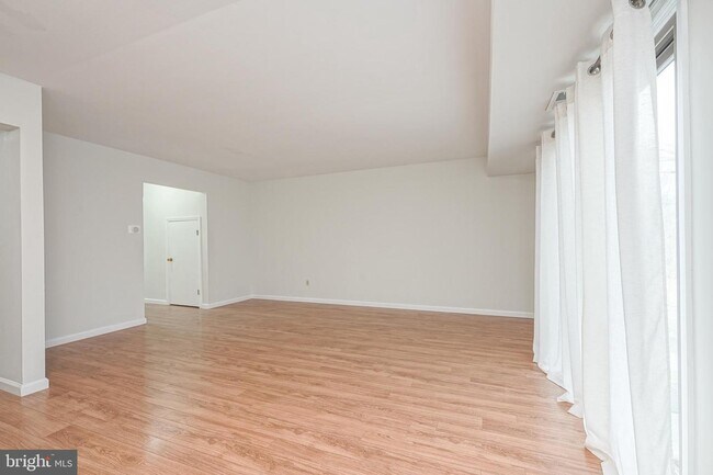 Building Photo - 37 Arrowwood Ct