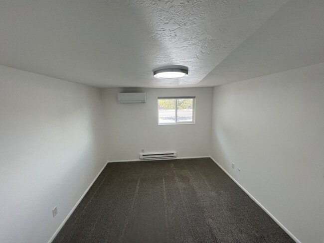 Building Photo - 5197 S 1900 W