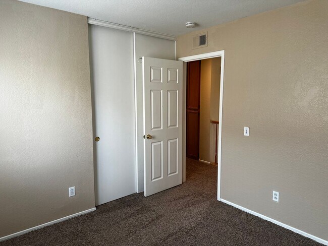 Building Photo - Beautiful Orangecrest Rental – Move-In Ready!