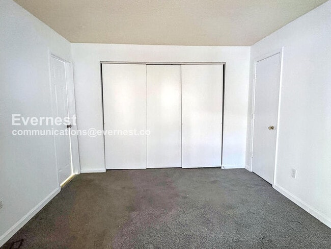 Building Photo - 1011 Fallcrest Ct