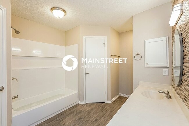 Building Photo - 3 Bedroom Pet-Friendly Home in Mesquite, TX with Main Street Renewal