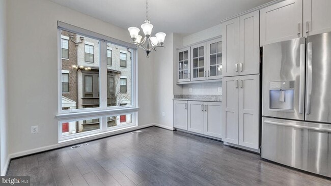 Building Photo - 513 Riversail Ln