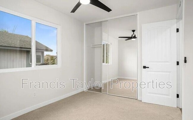 Building Photo - 13837 Paseo Cardiel