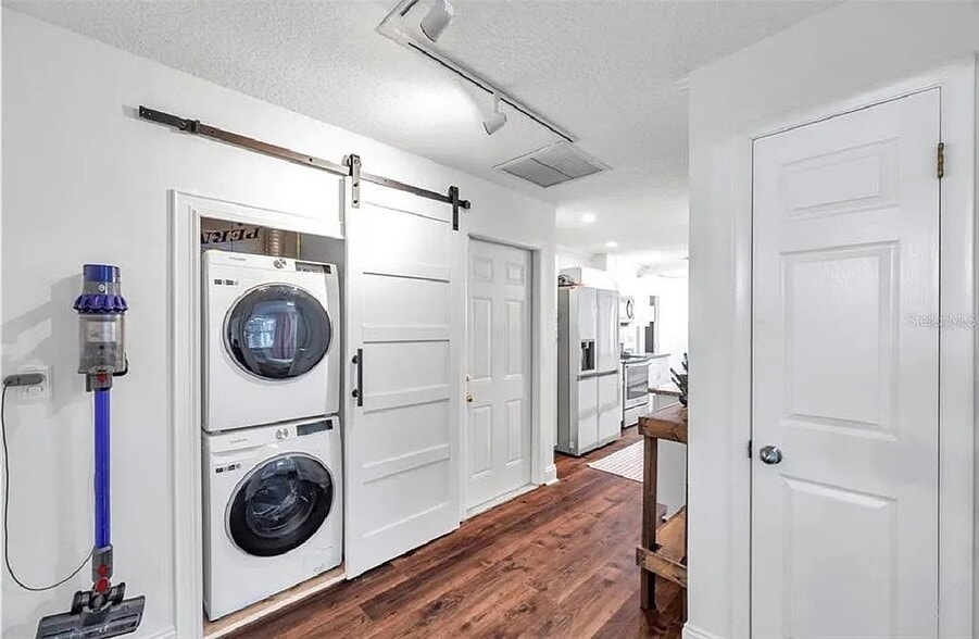 Building Photo - 2873 Sarah Dr