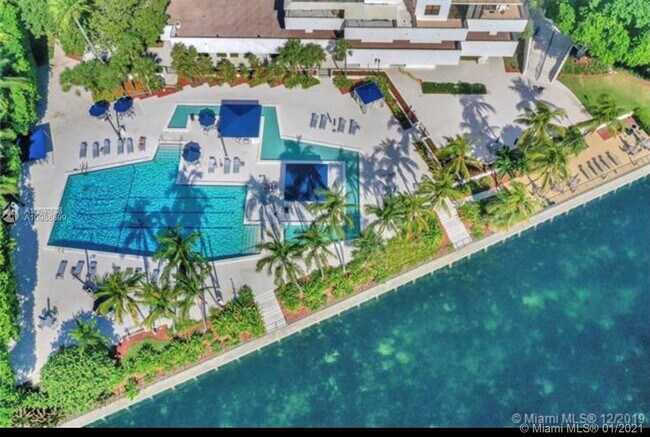 Building Photo - 2333 Brickell Ave