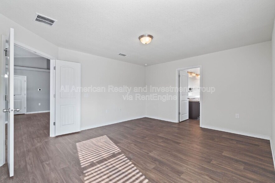 Building Photo - 229 Croft Cir