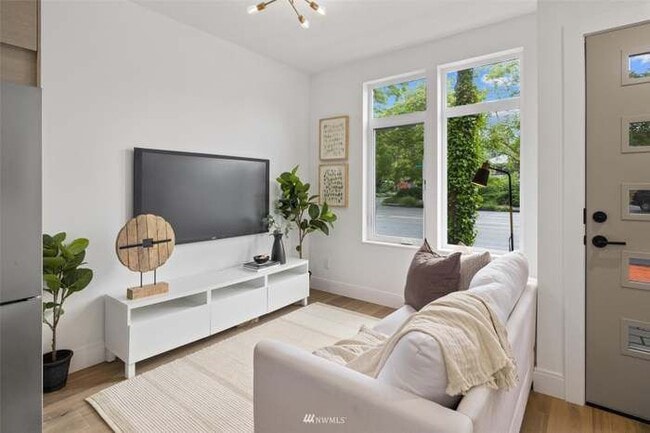 Building Photo - 4758 Green Lake Way N