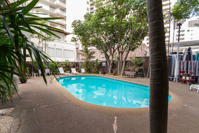 Building Photo - 134 Kapahulu Ave