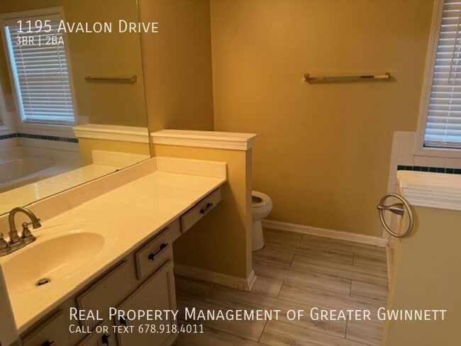 Building Photo - 1195 Avalon Dr