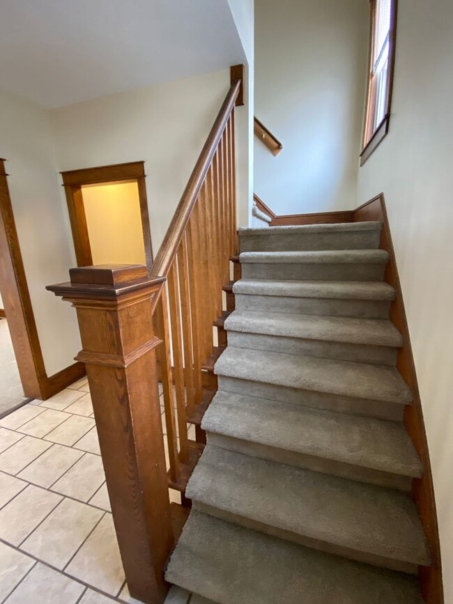 Building Photo - 3 Bedroom, 1.5 Bath Single Family Home Available Now!