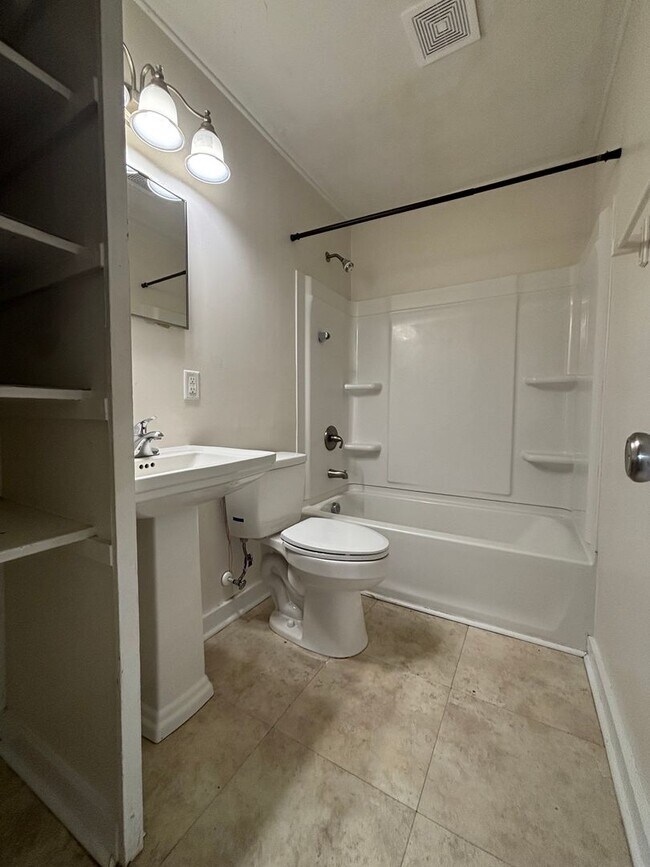 Building Photo - Duplex on Davis