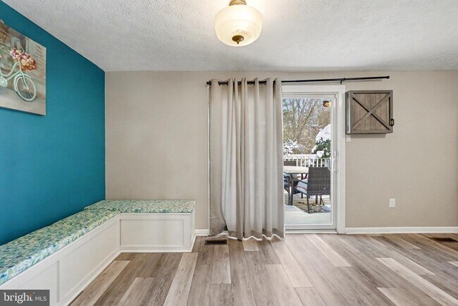 Building Photo - 1713 Chesterfield Square